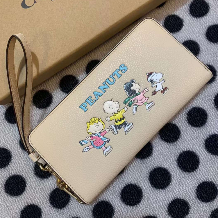 ของแท้ 100% COACH CF219 SNOOPY ร่วมผู้หญิงยาวกระเป๋าสตางค์หนังแท้กระเป๋าถือกระเป๋าสตางค์ศูนย์