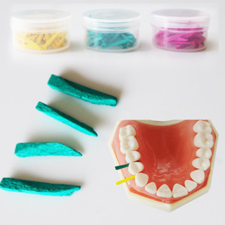 อุปกรณ์ทันตกรรม แบบใช้แล้วทิ้ง จํานวน 50 ชิ้น ต่อกล่อง Wooden dental wedges