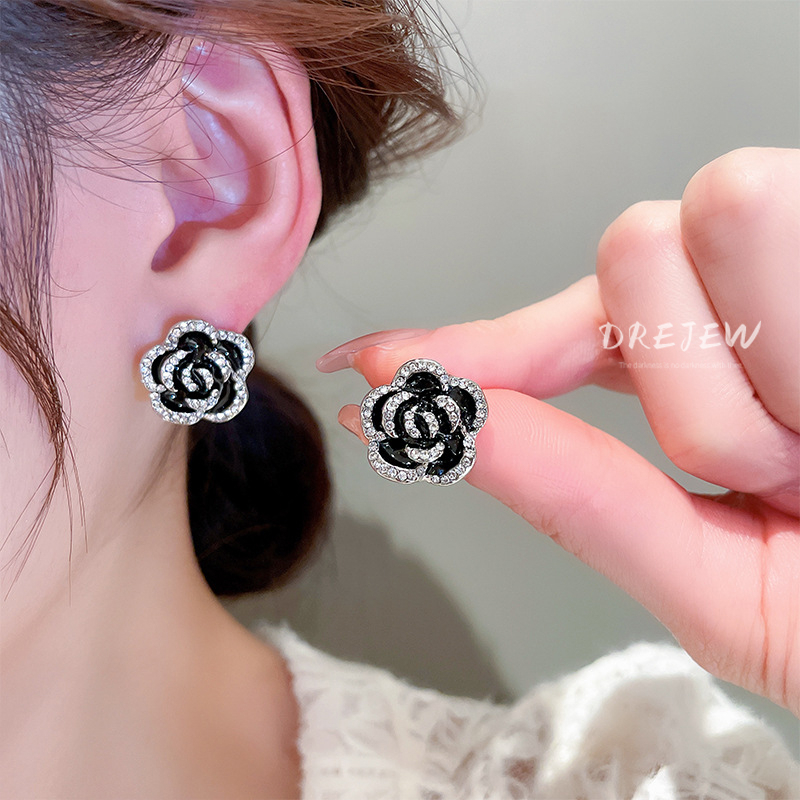 DREJEW ต่างหูคริสตัล รูปดอกคามิเลีย ประดับเพชร สไตล์เกาหลี หรูหรา ระดับไฮเอนด์ แฟชั่นสําหรับผู้หญิง 2