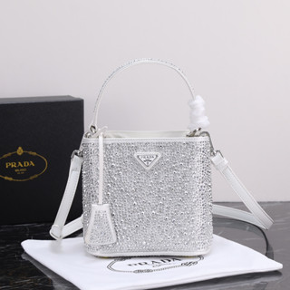 【พร้อมส่ง】Prada 1:1 กระเป๋าสะพายไหล่ กระเป๋าถือ หนังวัวแท้ ทรงคลัทช์ คุณภาพสูง แฟชั่นสําหรับสตรี V79