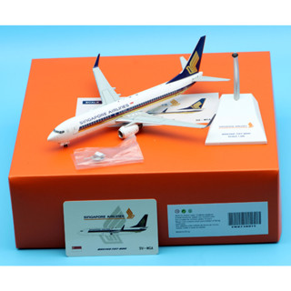 Ew2738015 โมเดลเครื่องบิน JC Wings 1:200 Singapore Airlines Boeing B737-800 Reg:9V-MGA พร้อมขาตั้ง