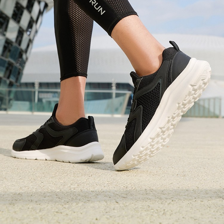 XTEP Easy Run รองเท้าออกกำลังกายและเดินทางประจำวัน ระบายอากาศด้วยตาข่าย กันลื่น ทนต่อการสึกหรอ — صورة 7