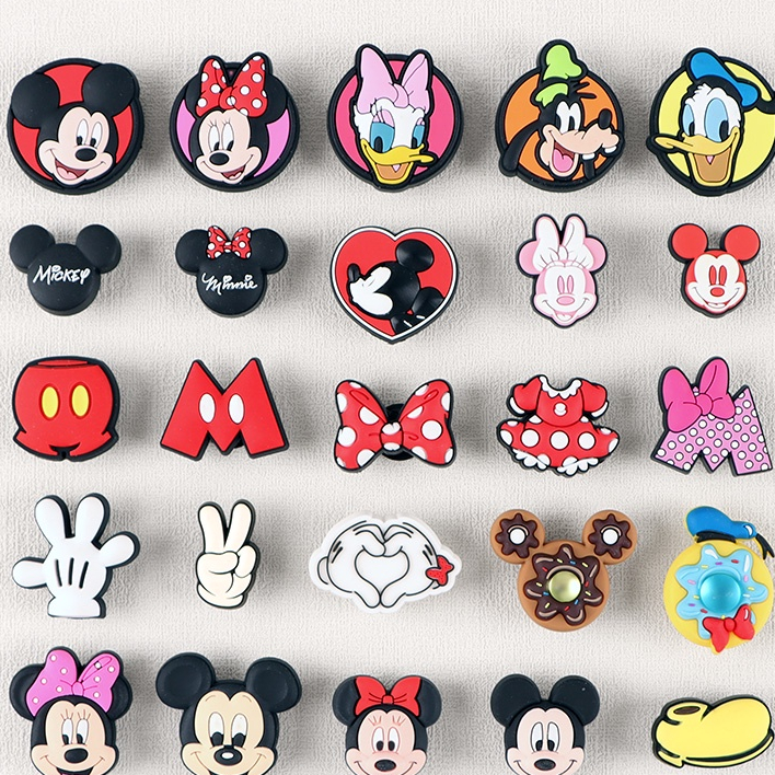 Crocs jibbitz Charm Mickey Minnie ใหม่ ชุดอุปกรณ์ขาตั้ง สําหรับใช้ในการเก็บสะสม ของแต่ง crocs จิ๊บบิท crocs