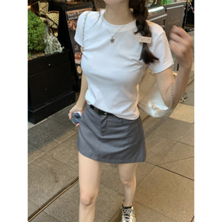 【JMWOMEN】เสื้อยืดแขนสั้น เปิดไหล่ด้านหน้า และเสื้อยืด เอวสูง เข้ารูป สีเทา