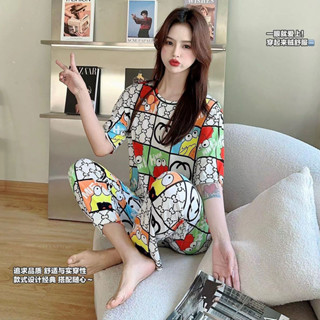 ชุดนอนเสื้อแขนสั้น กางเกงขายาว ผ้าเรยอน ทรงหลวม ลายการ์ตูนน่ารัก ขนาดใหญ่ เหมาะกับฤดูร้อน มีสองชิ้น
