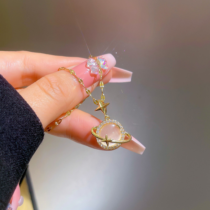 【เหล็กไทเทเนียม】แฟชั่น ไมโครเซต ทองแท้ ตาแมว ดาวเคราะห์ สร้อยคอ ผู้หญิง สีทอง สีเงิน เครื่องประดับ คุณภาพสูง ของขวัญวันเกิด แฟนสาว
