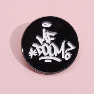 Mf DOOM Pins ฮิปฮอป เพลง เข็มกลัด โลหะ ตราแฟชั่น เครื่องประดับเสื้อผ้า กระเป๋าเป้สะพายหลัง ของขวัญ