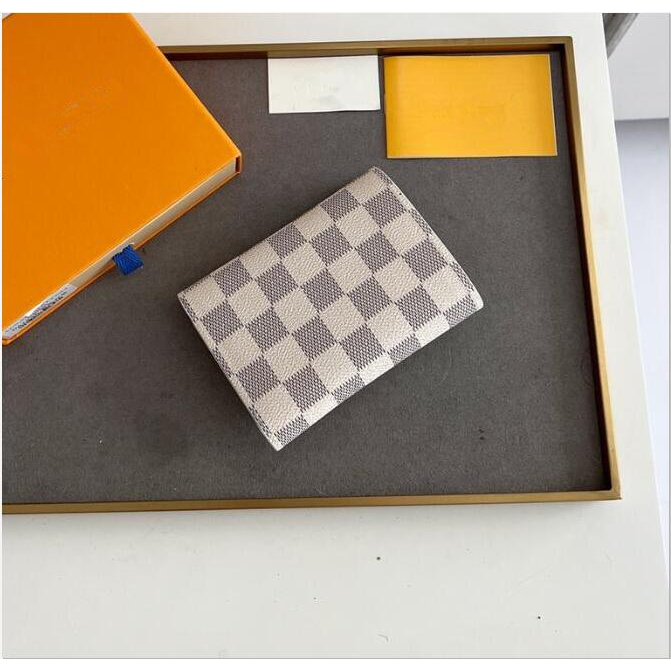 เหรียญผู ้ หญิงดันหัวเข ็ มขัดทองคุณภาพสูงกระเป ๋ าสตางค ์ สั ้ นพับได ้ พร ้ อมกล ่ อง