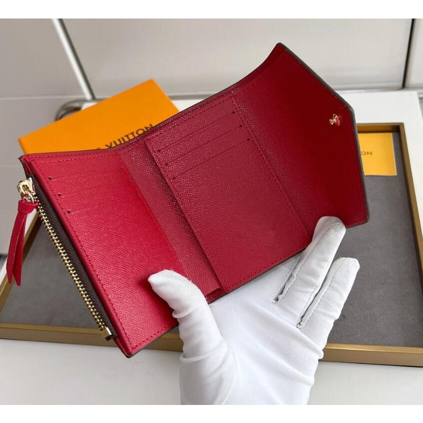 เหรียญผู ้ หญิงดันหัวเข ็ มขัดทองคุณภาพสูงกระเป ๋ าสตางค ์ สั ้ นพับได ้ พร ้ อมกล ่ อง