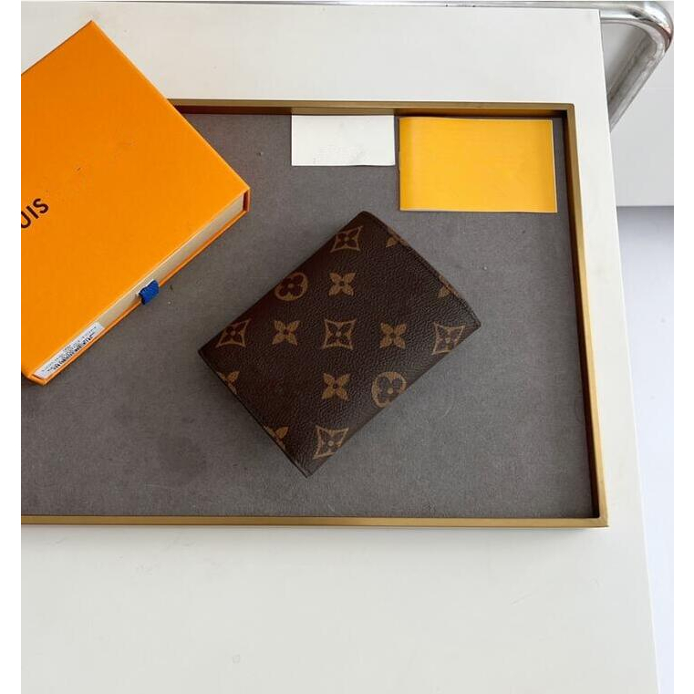 เหรียญผู ้ หญิงดันหัวเข ็ มขัดทองคุณภาพสูงกระเป ๋ าสตางค ์ สั ้ นพับได ้ พร ้ อมกล ่ อง