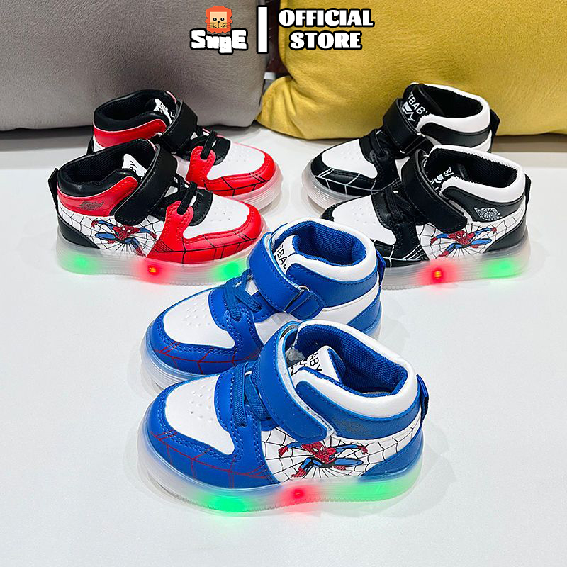 SUGE รองเท้าผ้าใบ รองเท้ากีฬา สไปเดอร์แมน มีไฟ Led สําหรับเด็กผู้ชาย