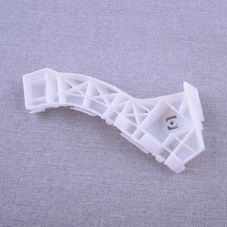 ขายึดรองรับบาร์กันชนสีขาวเหมาะสําหรับมาสด้า 3 2004-2008