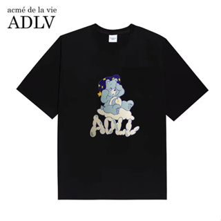 Adlv เสื้อยืดแขนสั้น ผ้าฝ้าย พิมพ์ลาย แฟชั่นสําหรับผู้ชายและผู้หญิง