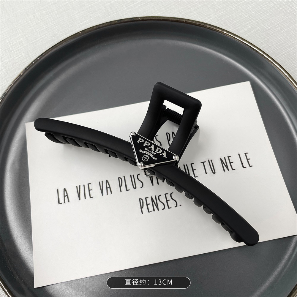 กิ๊บติดผม ทรงสามเหลี่ยม ขนาดใหญ่ หรูหรา สีดํา เข้ากับทุกการแต่งกาย สําหรับผู้หญิง - รูปที่ 4