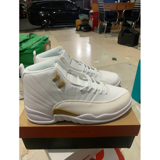 ใหม่ Air Jordan 12 รองเท้าผ้าใบลําลอง ข้อสูง สีขาว ทอง สําหรับผู้ชาย เหมาะกับการเล่นบาสเก็ตบอล AJ12 2023 873864-102