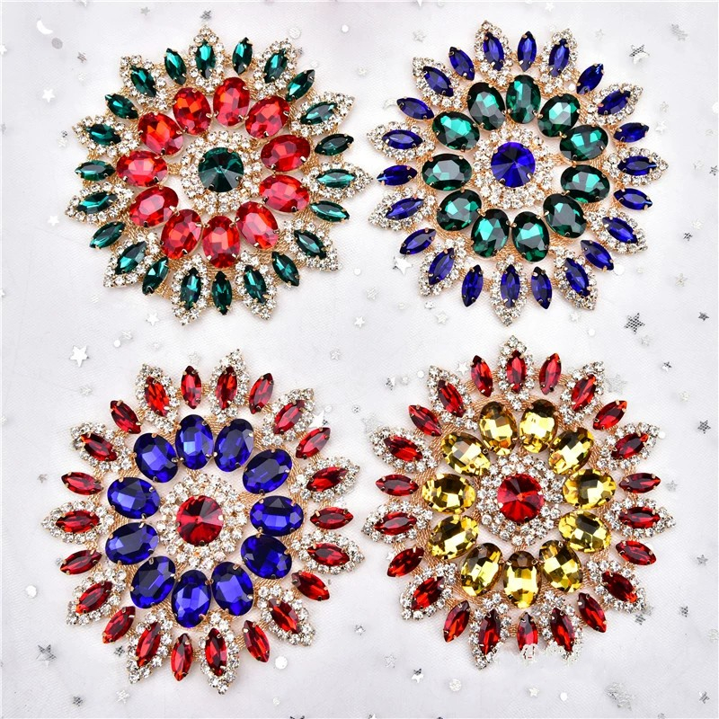 แผ่นคริสตัล พลอยเทียม ทรงกลม ลายดอกไม้ หรูหรา สําหรับตกแต่งเสื้อผ้า Diy