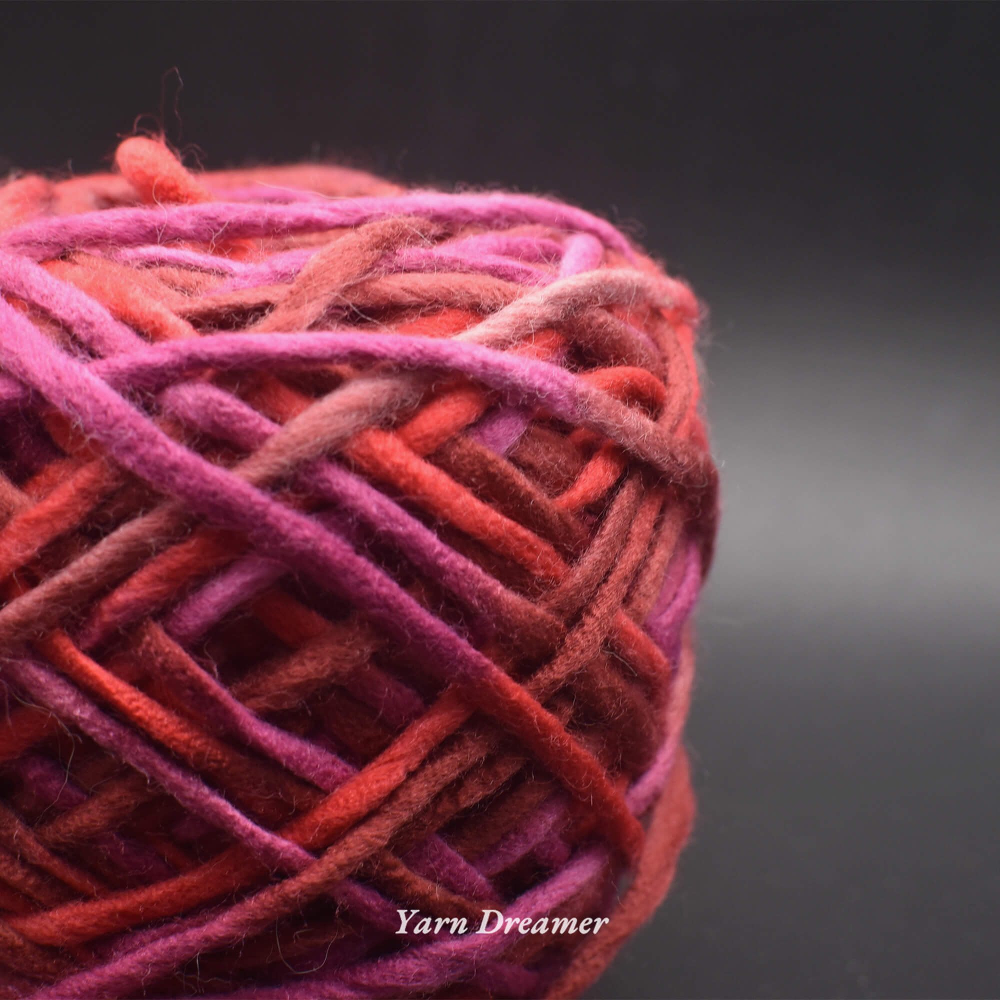 ไหมพรม สีแดง ไหมพรมหนา อะคริลิก ถักไหมพรม ถักโครเชต์ ถัก ไหมถัก ไหมพรมถัก ด้ายถัก acrylic yarn crochet