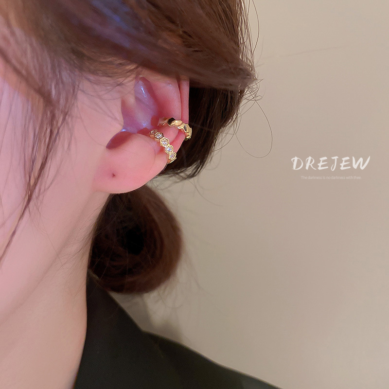 DREJEW ต่างหูแฟชั่น ชุบไฟฟ้า ประดับเพทาย รูปตัว C ไม่เจาะหู เรียบง่าย สไตล์เกาหลี
