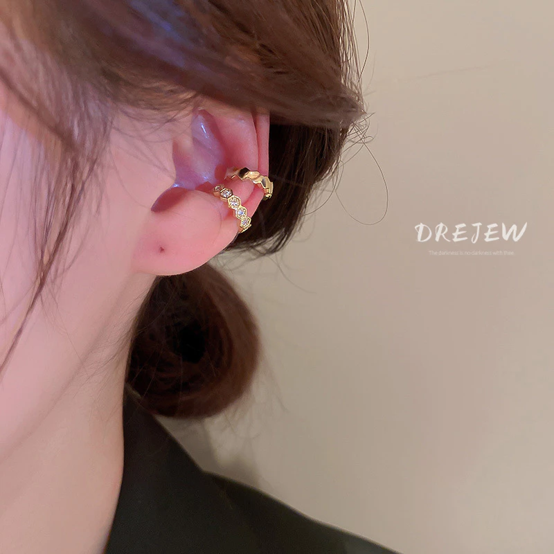 DREJEW ต่างหูแฟชั่น ชุบไฟฟ้า ประดับเพทาย รูปตัว C ไม่เจาะหู เรียบง่าย สไตล์เกาหลี