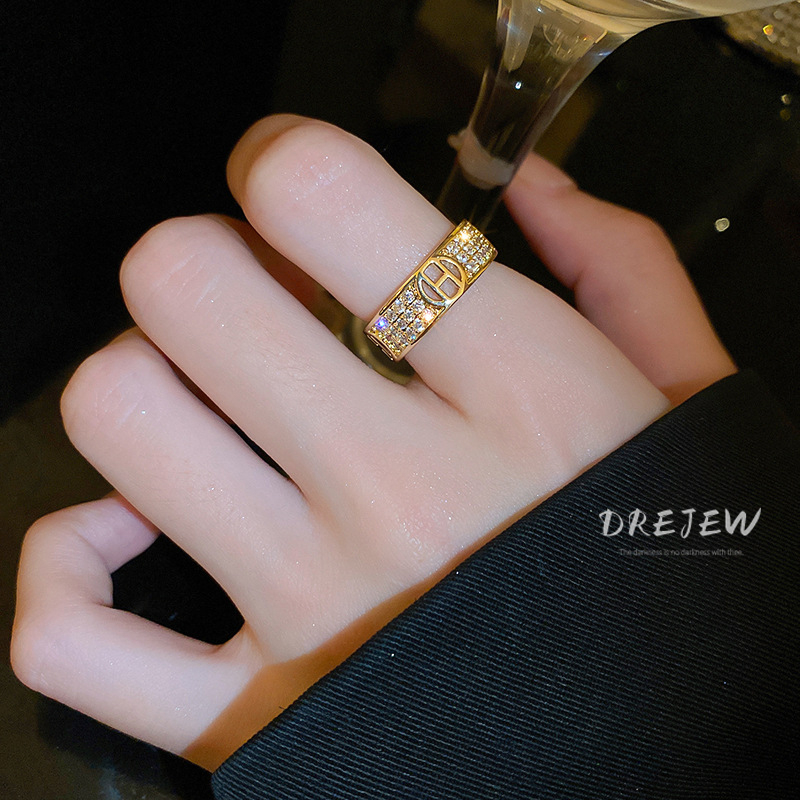 DREJEW แหวนทองคํา 18K ประดับเพทาย รูปตัวอักษร H หรูหรา เครื่องประดับแฟชั่น