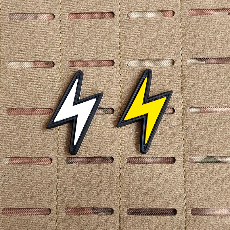 ตะขอเข็มขัด PVC สีเหลือง สีขาว สําหรับแขวนเสื้อผ้า