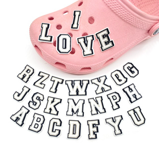 ขายดี Jibbitz จี้ตัวอักษร PVC สีดํา และสีขาว สําหรับรองเท้า Crocs