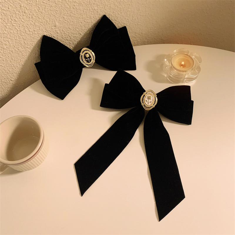 กิ๊บติดผม ผ้ากํามะหยี่ ประดับโบว์ สีดํา หรูหรา สไตล์ฝรั่งเศส เรโทร เหมาะกับฤดูใบไม้ผลิ เครื่องประดับ สําหรับผู้หญิง