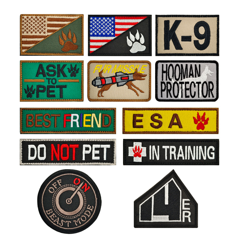 Service Dog K9 Dog Badge DO NOT PET IN TRAINING Badge Patch เย็บปักถักร้อย Hook & Ring Fastener
