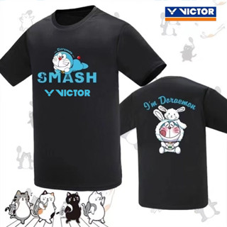 Victor 2023 ใหม่ เสื้อยืดลําลอง แขนสั้น ลายแบดมินตัน สไตล์เกาหลี "Doraemon"