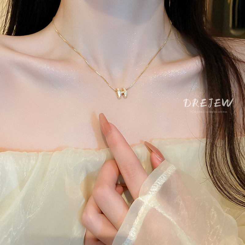 DREJEW ทอง18K สร้อยคอโซ่ชุบทองแท้ ประดับเพทาย รูปตัวอักษร ระดับไฮเอนด์ หรูหรา สไตล์เกาหลี สําหรับผู้หญิงสร้อยคอแฟชั่น