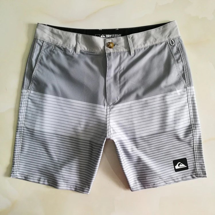 Quiksilver กางเกงขาสั้นผู้ชาย ผ้า 4 ทางยืดหยุ่น กันน้ำ แห้งเร็ว