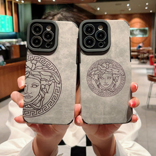 เคสโทรศัพท์มือถือหนังแกะ tpu ลายการ์ตูนโลโก้ Versace น่ารัก แฟชั่น สําหรับ iPhone14 14pro 14promax iPhone13 13pro 13promax iPhone12 12pro 12promax iPhone11 11promax x xs xr xs