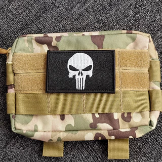 Punisher Skull เย็บปักถักร้อย Patch ทหารยุทธวิธี Badge เสื้อผ้ากระเป๋าเป้สะพายหลังอุปกรณ์เสริม Hook & Ring Fastener