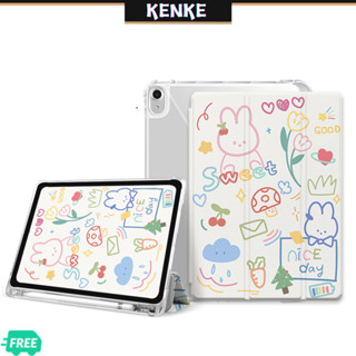 KENKE เคส iPad อะนิเมะ Graffiti เด็กผู้ใหญ่เคส TPU ซิลิโคนใสฝาหลังพร้อมช่องใส่ดินสอสำหรับ iPad 2022 M2 Pro 11 iPad 10th Gen 2020 Air 4 air 5 iPad 2021 Air 3 Pro 10.5 iPad 7 8 9 gen 2019 iPad 5 ipad 6 Gen iPad Mini 5 mini เคส 6 2022 pro 12.9 case