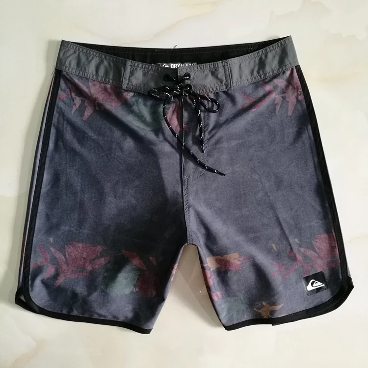 Quiksilver กางเกงขาสั้นผู้ชาย ยืดหยุ่น 4 ทาง กันน้ำแห้งเร็ว