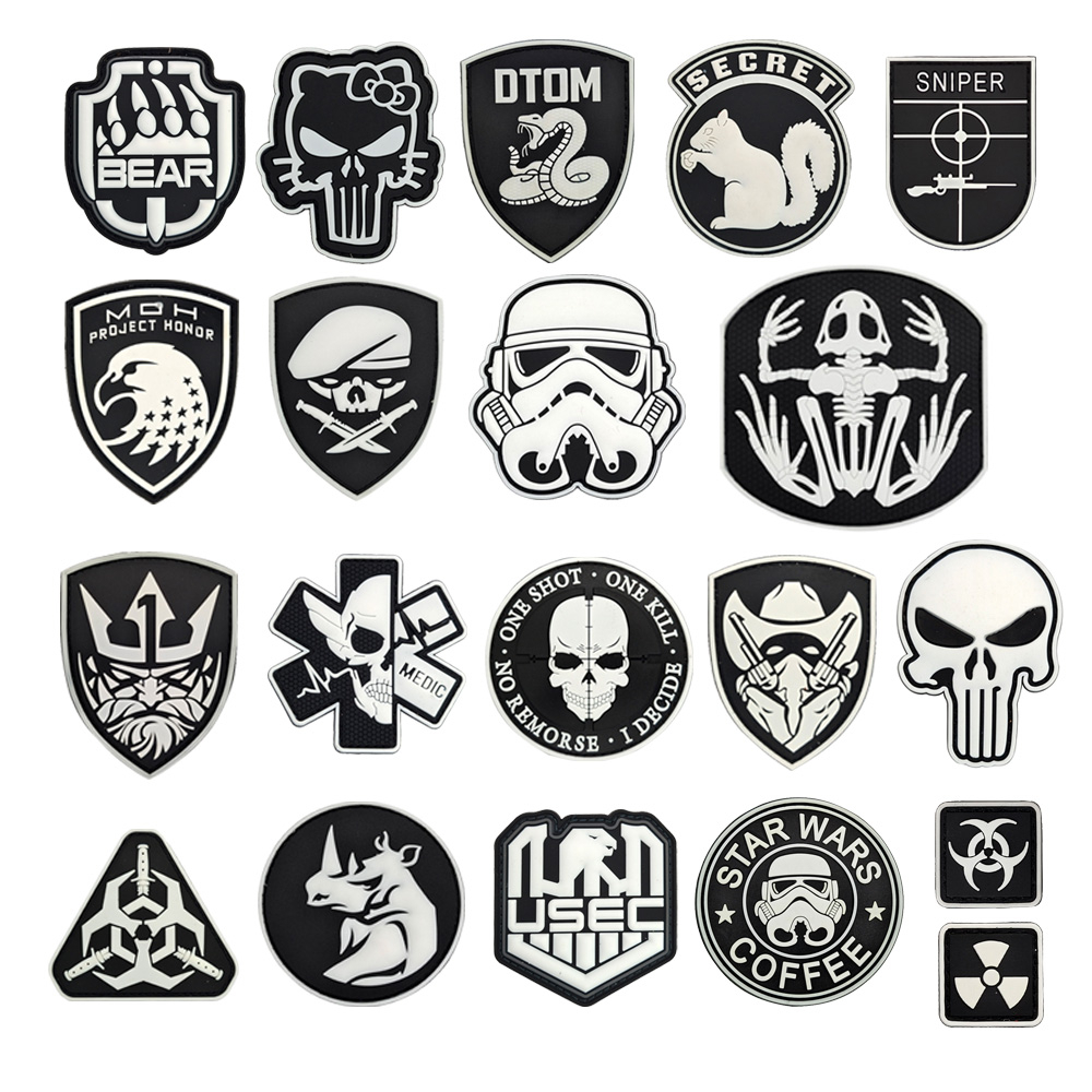 3D PVC ยาง Patch Badge สีดําสีขาว Luminous ทหารยุทธวิธี Badge กระเป๋าเป้สะพายหลัง Fastener