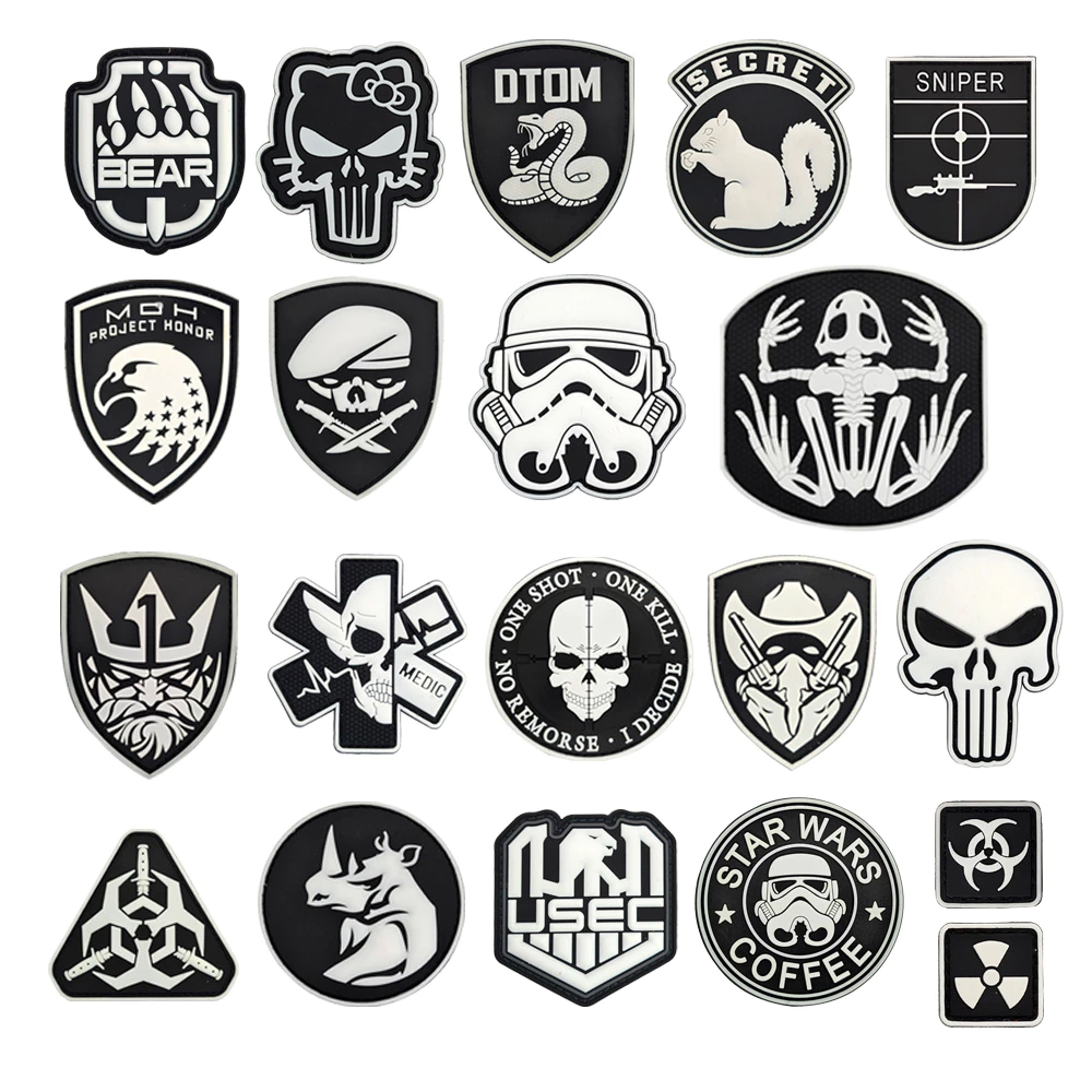 3D PVC ยาง Patch Badge สีดําสีขาว Luminous ทหารยุทธวิธี Badge กระเป๋าเป้สะพายหลัง Fastener