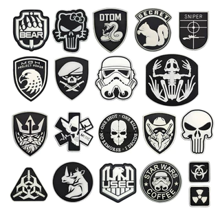 3D PVC ยาง Patch Badge สีดําสีขาว Luminous ทหารยุทธวิธี Badge กระเป๋าเป้สะพายหลัง Fastener