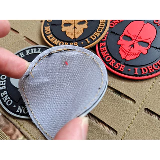3D PVC ยาง Patch Badge สีดําสีขาว Luminous ทหารยุทธวิธี Badge กระเป๋าเป้สะพายหลัง Fastener
