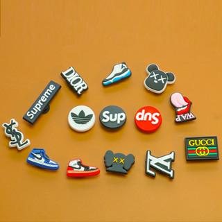 กระดุม รูปรองเท้า Croc Jibz Pins หลากสีสัน DIY