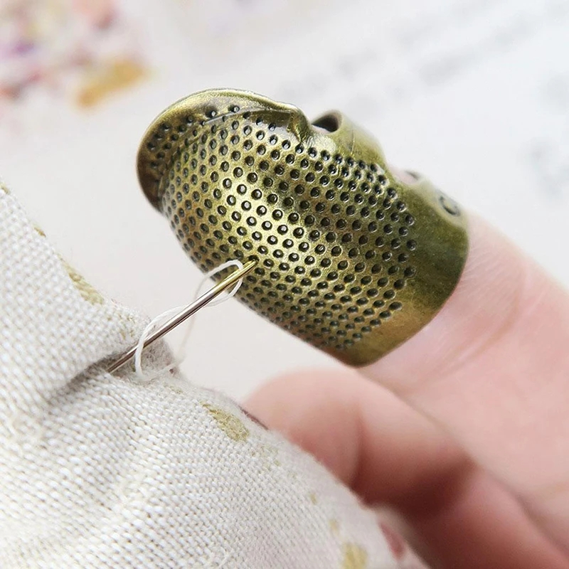1PC Retro Finger Protector โบราณ Thimble แหวน Handworking เข็ม Thimble เข็มหัตถกรรมในครัวเรือน DIY เย็บเครื่องมืออุปกรณ์เสริม