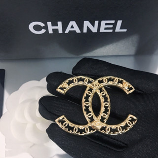 Chanel เข็มกลัด ฉลุลาย สีทอง หรูหรา สไตล์ใหม่ สําหรับผู้หญิง101649