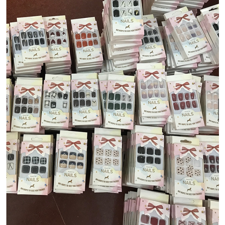 เล็บปลอม แบบสั้น ถอดออกได้ ลายเชอร์รี่หัวใจ สไตล์ฝรั่งเศส สุ่มแบบ ไม่รองรับตัวเลือก ส่งแบบสุ่ม