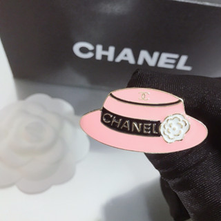 เข็มกลัด รูปหมวก Chanel หรูหรา สีชมพู คุณภาพสูง สําหรับผู้หญิง101677