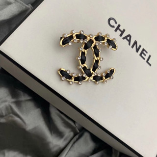 Chanel เข็มกลัดถักนิตติ้ง หรูหรา สีดํา สีทอง แฟชั่นสําหรับผู้หญิง101464