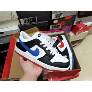 Nike รองเท้าผ้าใบลําลอง ของแท้ 100% ข้อสั้น ใส่สบาย สีขาว สีแดง สีฟ้า