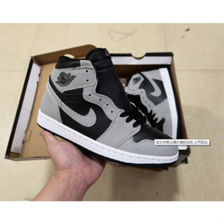 ((ถ่ายภาพทางกายภาพ) Nike Jordan 1 High-Top Shadow Grey Retro Sports Running Basketball Shoes aj1