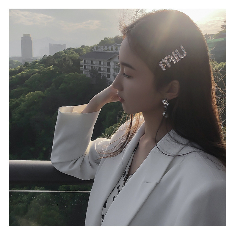 [Magpie] กิ๊บติดผม ประดับเพชร เต็มตัว รูปตัวอักษร สไตล์เกาหลี เข้ากับทุกการแต่งกาย สําหรับผู้หญิง