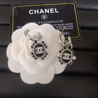 ต่างหู Chanel หรูหรา คุณภาพสูง สีดํา สําหรับผู้หญิง103249