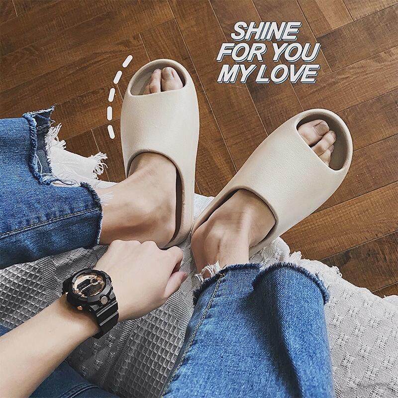 「DR」Slide Kanye รองเท้าแตะผู้ชาย ป้องกันการลื่นไถล นุ่มและสบาย Size 36-45